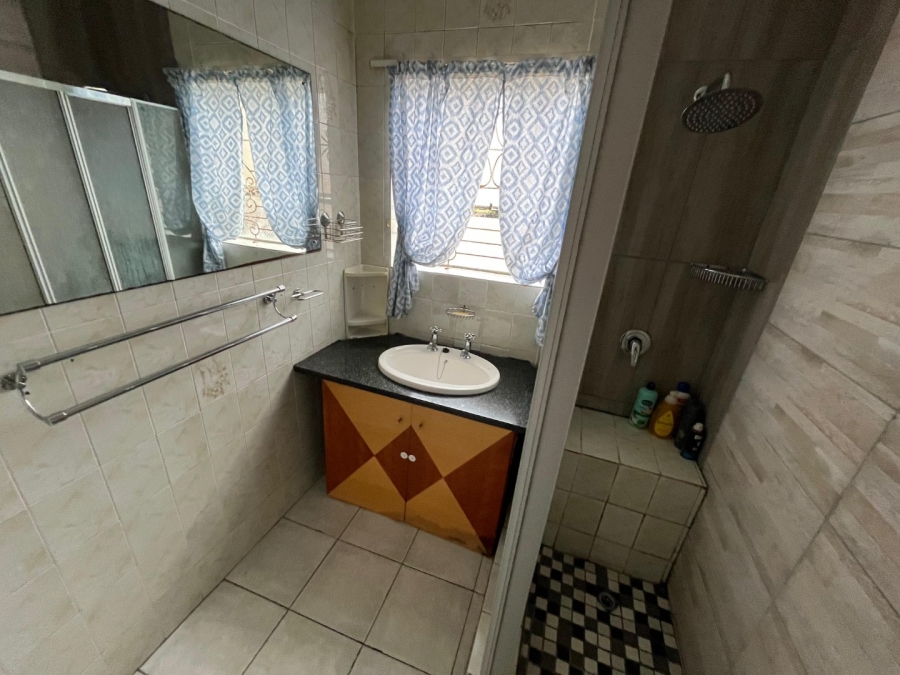 To Let 3 Bedroom Property for Rent in Bothasrus Eastern Cape